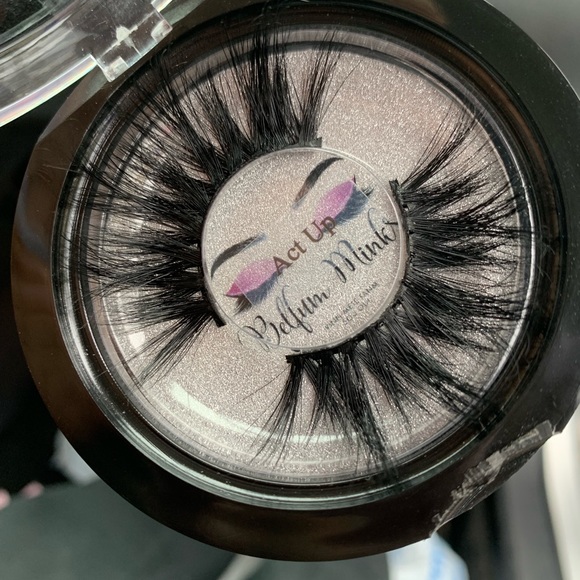 25 MM Lashes - Picture 3 of 6